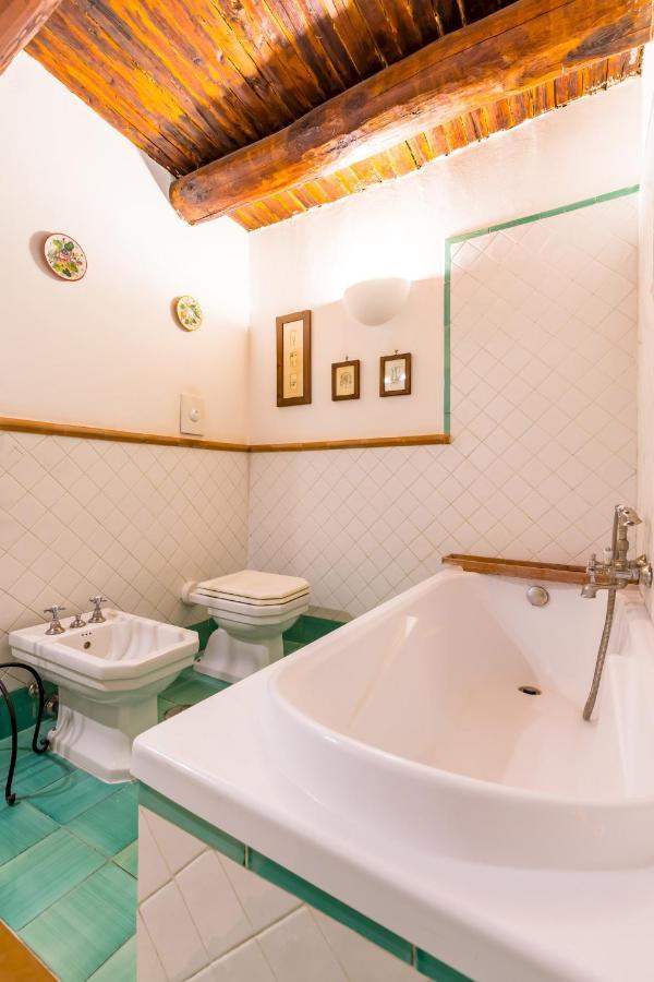 Residenza Capano Charming House By Napoliapartments Екстер'єр фото
