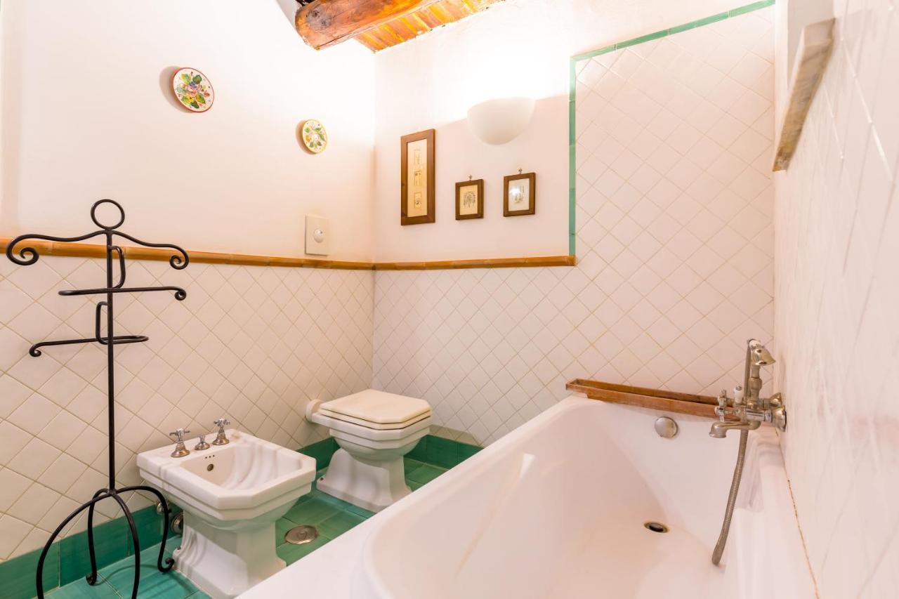 Residenza Capano Charming House By Napoliapartments Екстер'єр фото
